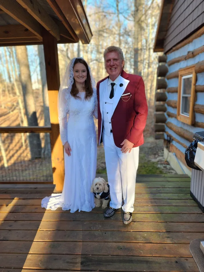 Elope in Brown County, Indiana.  Marry Me In Indy! LLC. Indianapolis Wedding Officiant Services.